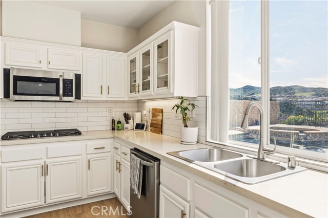 Detail Gallery Image 12 of 59 For 26451 Puffin Pl, Canyon Country,  CA 91387 - 4 Beds | 3 Baths