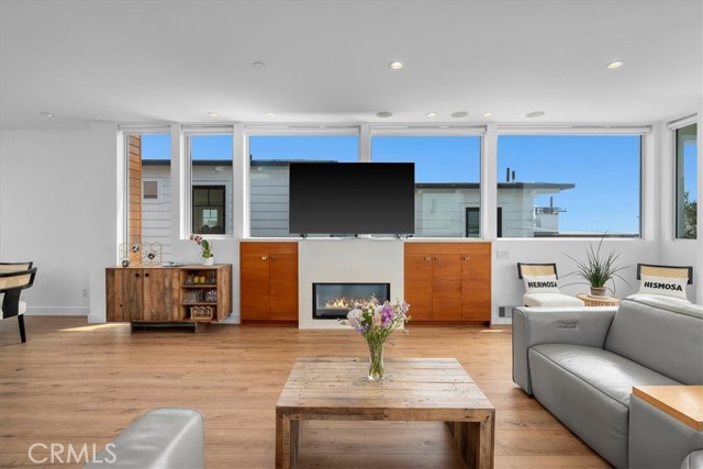 Detail Gallery Image 8 of 50 For 1501 Monterey Bld, Hermosa Beach,  CA 90254 - 4 Beds | 3/1 Baths