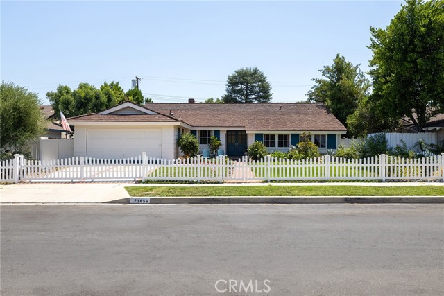 23856 Aetna Street, Woodland Hills CA: https://media.crmls.org/medias/791f39f8-a23e-48f9-8943-09f377b5acbe.jpg