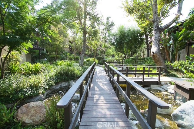 Detail Gallery Image 17 of 21 For 21820 Marylee St #225,  Woodland Hills,  CA 91367 - 3 Beds | 2/1 Baths