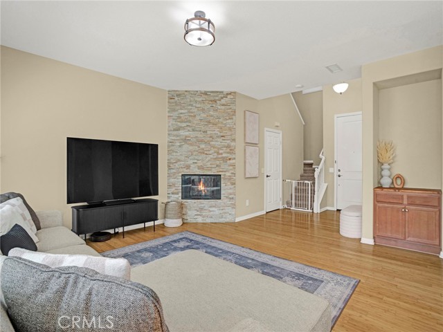 Detail Gallery Image 15 of 38 For 27027 Mountain Willow Ln, Canyon Country,  CA 91387 - 3 Beds | 2/1 Baths