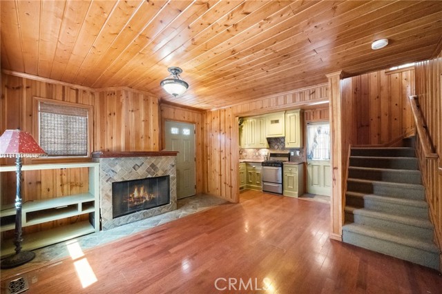 Detail Gallery Image 6 of 28 For 746 W Victoria Ct, Lake Arrowhead,  CA 92352 - 2 Beds | 2 Baths