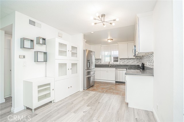 8172 Ferguson Green, Buena Park CA: https://media.crmls.org/medias/79213a09-0627-4095-aba8-df7dfd571c4f.jpg