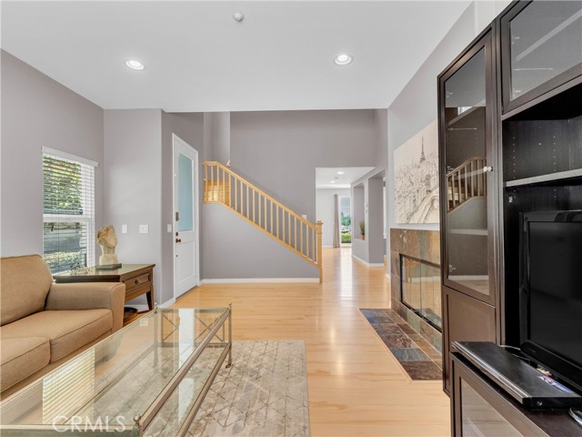 5637 Como Circle, Woodland Hills CA: https://media.crmls.org/medias/79214d75-928a-4156-ac31-577b2b8f2d5b.jpg