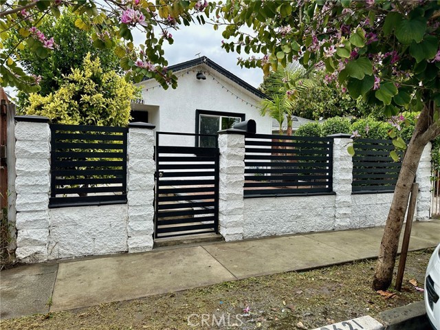 10621 Kalmia Street, Los Angeles CA: https://media.crmls.org/medias/7922130e-719b-40ac-9d00-707276f0affa.jpg