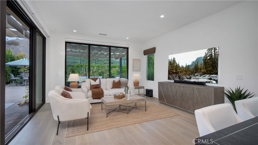 MLS #OC25256306 image #10