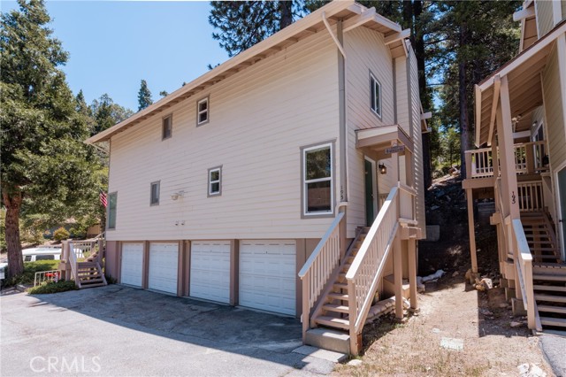 Detail Gallery Image 1 of 27 For 195 Rockledge, Lake Arrowhead,  CA 92352 - 2 Beds | 2 Baths