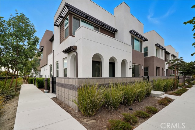 Detail Gallery Image 2 of 28 For 3520 E Peckham Paseo #6,  Ontario,  CA 91761 - 3 Beds | 3 Baths