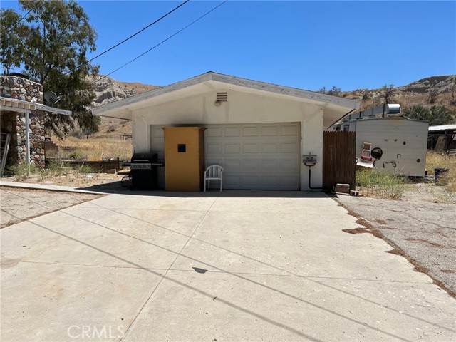 15840 Sierra Highway, Canyon Country, California 91390, 2 Bedrooms Bedrooms, ,2 BathroomsBathrooms,Single Family Residence,For Sale,Sierra,SR24044818