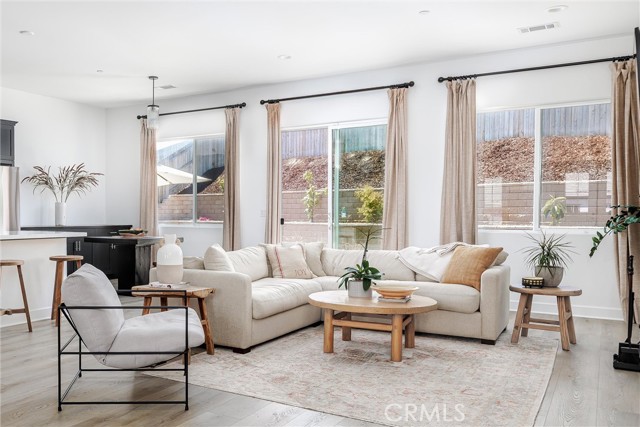 Detail Gallery Image 14 of 41 For 1422 Black Oak Dr, Santa Maria,  CA 93455 - 4 Beds | 3/1 Baths