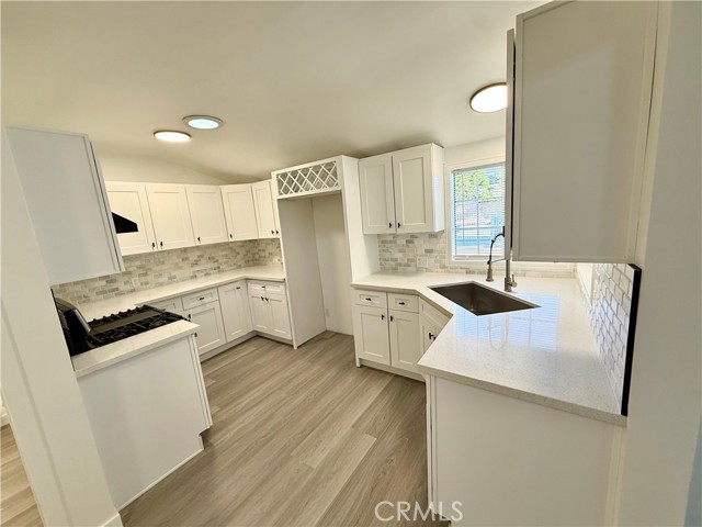 Detail Gallery Image 6 of 14 For 15948 Wyandotte St, Lake Balboa,  CA 91406 - 3 Beds | 2 Baths