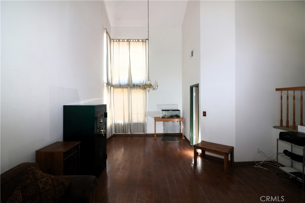 https://media.crmls.org/medias/79250548-7fae-4bbb-b482-d794f46e4a99.jpg?preset=X-Large