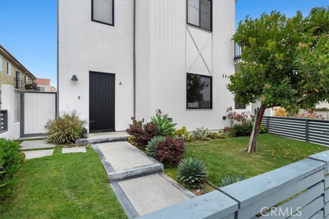 2313 Carnegie Lane #A, Redondo Beach, California 90278, 4 Bedrooms Bedrooms, ,3 BathroomsBathrooms,Residential,Sold,Carnegie Lane #A,SB23182084