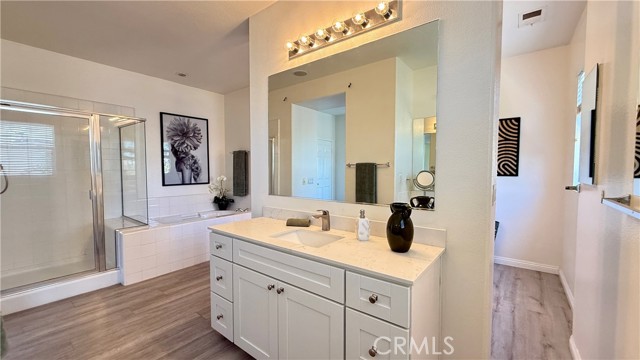 11958 Sunstone Court, Eastvale CA: https://media.crmls.org/medias/79253fe5-4407-4faa-b22f-54b240e795cb.jpg