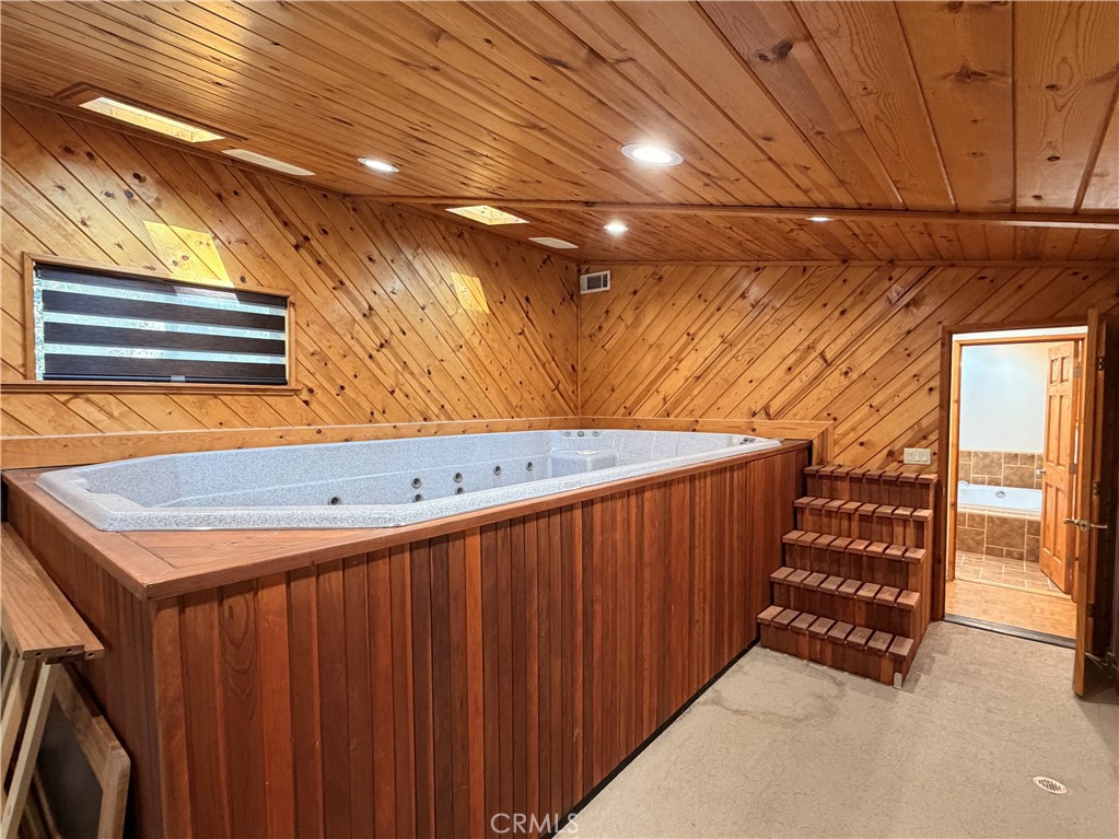 https://media.crmls.org/medias/792572c2-9e20-4e4d-9271-459e8b5f8c24.jpg?preset=X-Large
