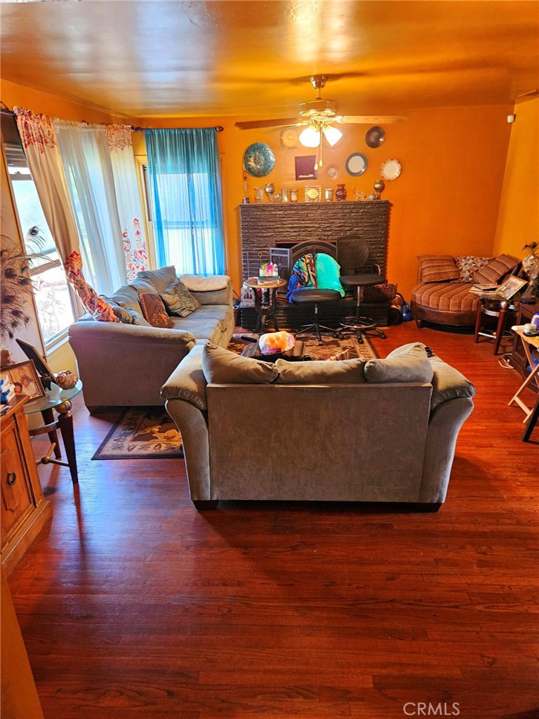 https://media.crmls.org/medias/792589a5-749b-41a7-9670-db31c8fb8164.jpg?preset=X-Large