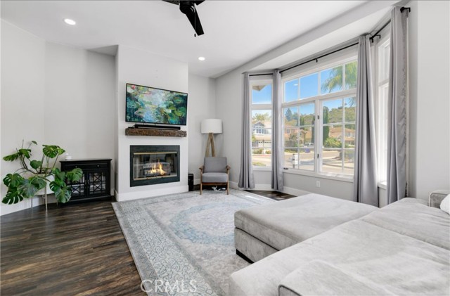 5160 Caminito Exquisito, San Diego CA: https://media.crmls.org/medias/79275b8c-755a-40bc-b039-695d053cf9f7.jpg
