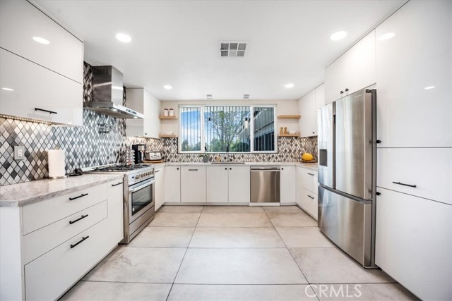 Detail Gallery Image 4 of 39 For 10220 Balmoral Ct, Riverside,  CA 92503 - 3 Beds | 2 Baths