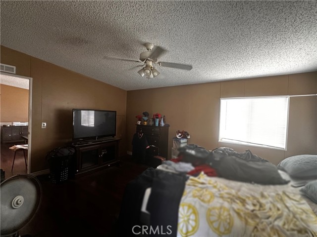 2140 Mentone Boulevard, Mentone CA: https://media.crmls.org/medias/79290af7-bf3c-4359-b3d0-888693b8c17f.jpg