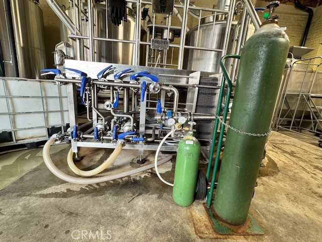 585 E Thompson Boulevard, Ventura CA: https://media.crmls.org/medias/79292117-a46f-432a-a234-01f8d54aeeb4.jpg