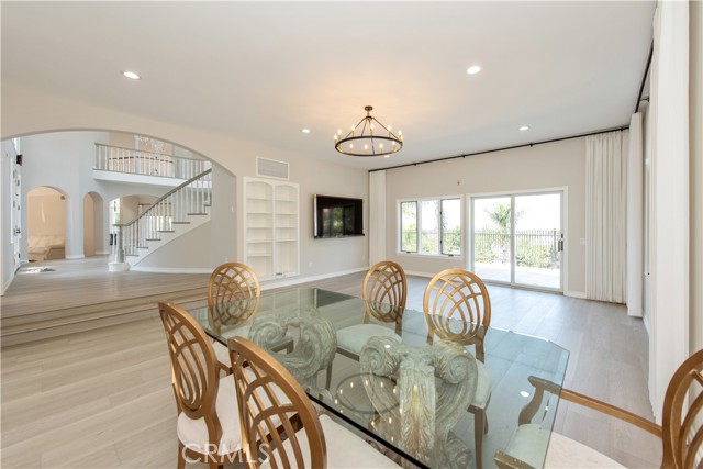 2836 N Kingsgate Drive, Orange CA: https://media.crmls.org/medias/792946b7-305b-4fee-be38-625329d9b796.jpg