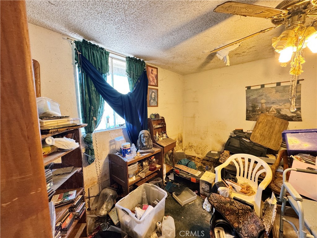 https://media.crmls.org/medias/79299cf8-7357-42ad-8d17-4a83e7b6ce8a.jpg?preset=X-Large
