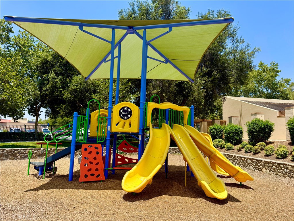 https://media.crmls.org/medias/79299d20-834a-42f1-b294-bb51cdd418f1.jpg?preset=X-Large