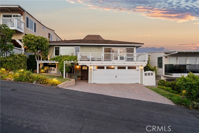 Detail Gallery Image 4 of 70 For 1044 Noria St, Laguna Beach,  CA 92651 - 4 Beds | 3/1 Baths