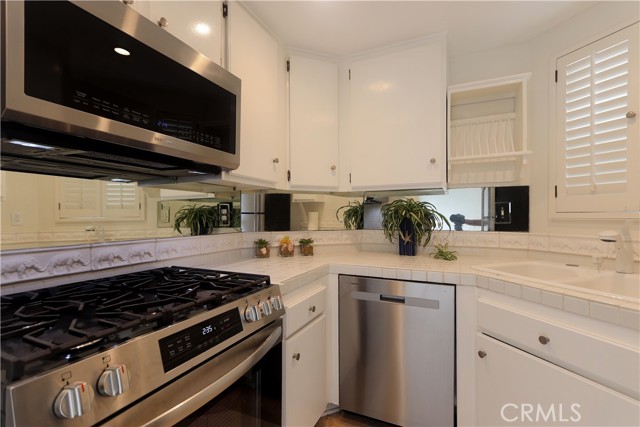 12484 Montecito Road, Seal Beach CA: https://media.crmls.org/medias/792a57cd-5df5-4e01-aec0-cccfb596fed7.jpg