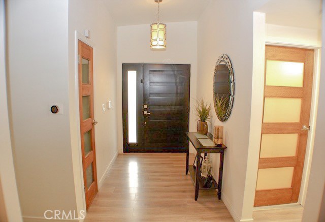 Detail Gallery Image 5 of 23 For 4820 Abbeyville Ave, Woodland Hills,  CA 91364 - 4 Beds | 4 Baths