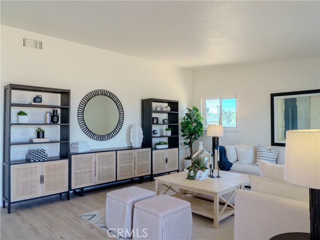 Detail Gallery Image 3 of 42 For 15801 Malpais Ln, Victorville,  CA 92394 - 3 Beds | 2 Baths