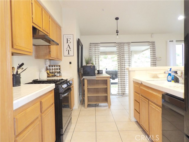 Detail Gallery Image 12 of 26 For 4012 Larkspur Ave, Rialto,  CA 92377 - 4 Beds | 2 Baths