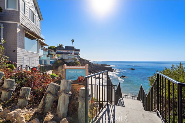 240 Moss Street, Laguna Beach CA: https://media.crmls.org/medias/792eaf40-82d9-4aca-8dc6-1f0ddaa5559f.jpg