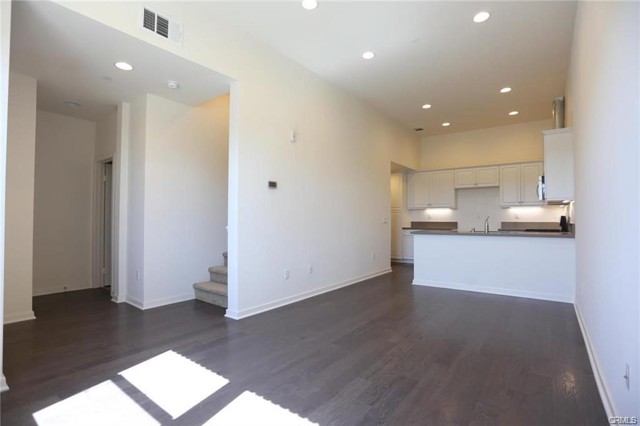 8870 Camphor, Montclair CA: https://media.crmls.org/medias/792f16e6-e110-4f9a-928f-9dbdb6b34b7e.jpg