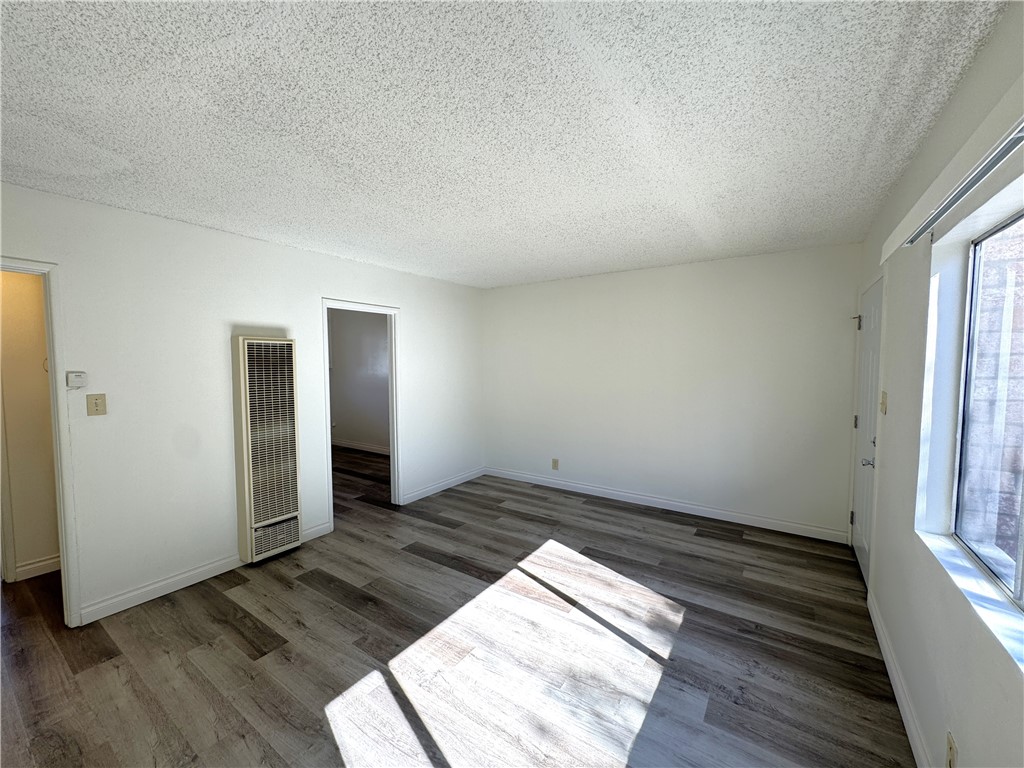 Detail Gallery Image 4 of 10 For 12435 Cedar Ave #B,  Hawthorne,  CA 90250 - 1 Beds | 1 Baths