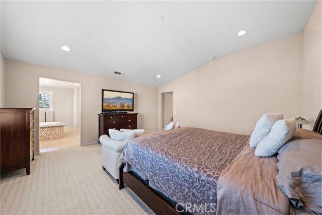 7462 Silver Saddle Court, Eastvale CA: https://media.crmls.org/medias/792f6cbd-576d-466a-86f3-ad38f8757612.jpg