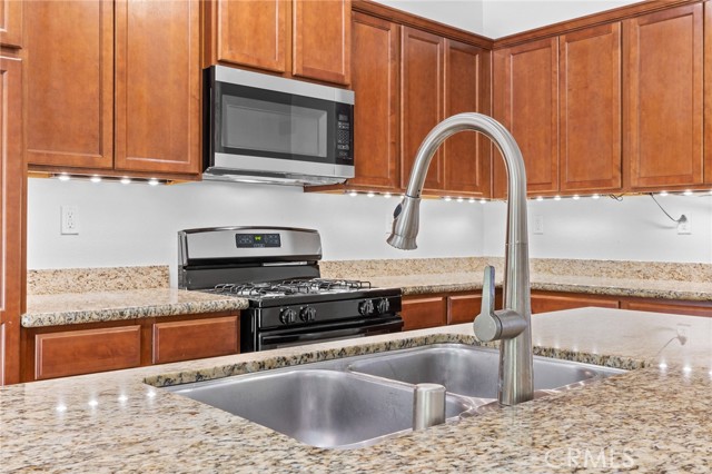 Detail Gallery Image 9 of 38 For 10700 Rainwater Ln, Bakersfield,  CA 93306 - 3 Beds | 2 Baths