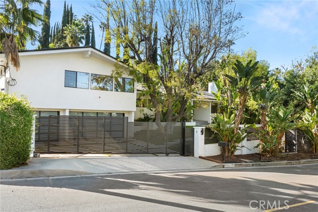 5265 Del Moreno Drive, Woodland Hills CA: https://media.crmls.org/medias/79301bdd-7be3-42db-97a5-734c072e1d3c.jpg