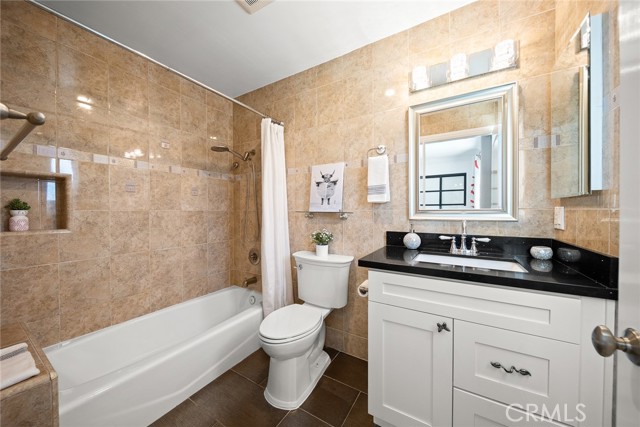 en-suite bathroom #2