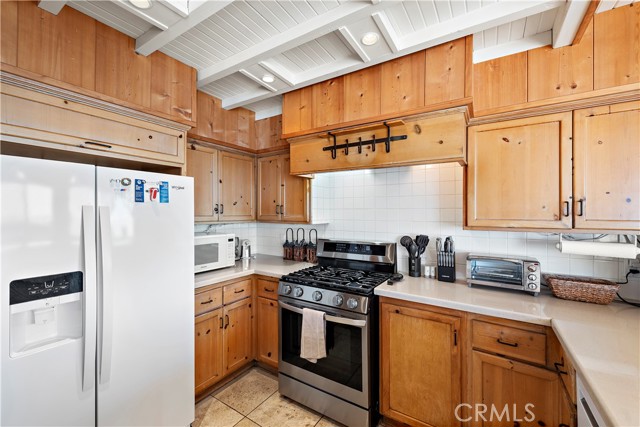 Detail Gallery Image 10 of 25 For 137 Cleo St, Laguna Beach,  CA 92651 - 4 Beds | 2/1 Baths