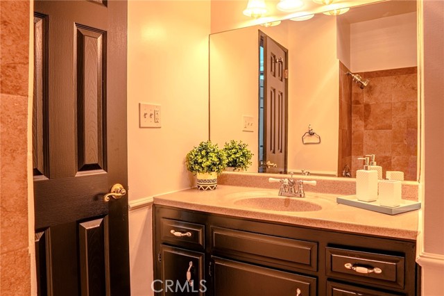 Detail Gallery Image 16 of 24 For 14144 Burbank Bld #2,  Sherman Oaks,  CA 91401 - 2 Beds | 2/1 Baths