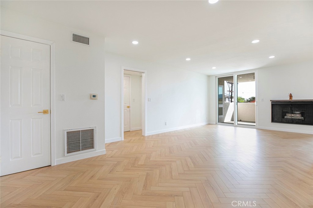 570 W Stocker Street #201
