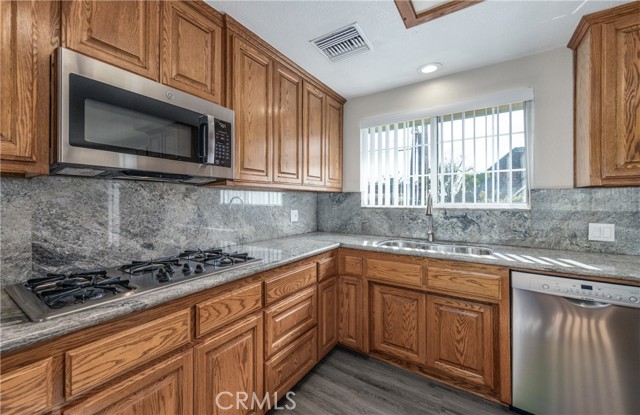 Detail Gallery Image 4 of 42 For 25711 Alto, San Bernardino,  CA 92404 - 3 Beds | 2 Baths