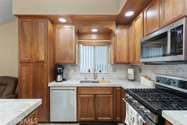 25047 Parkcrest Drive, Murrieta CA: https://media.crmls.org/medias/7933fbdd-3b92-4988-8f22-48aefec3236a.jpg