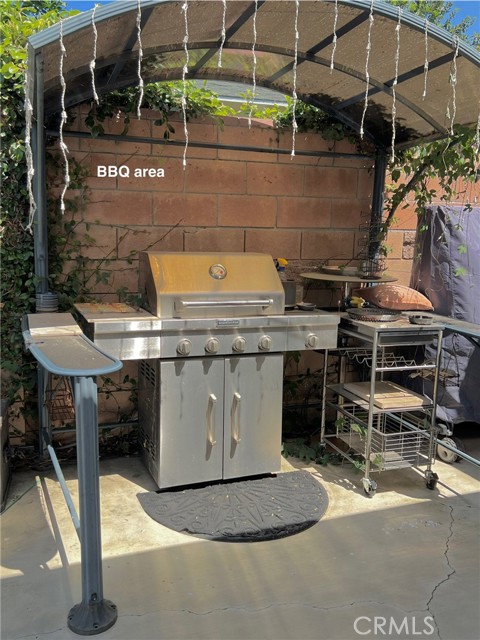 10500 Jordan Avenue, Chatsworth CA: https://media.crmls.org/medias/79351b02-d876-444f-8476-0dcf68b41c51.jpg
