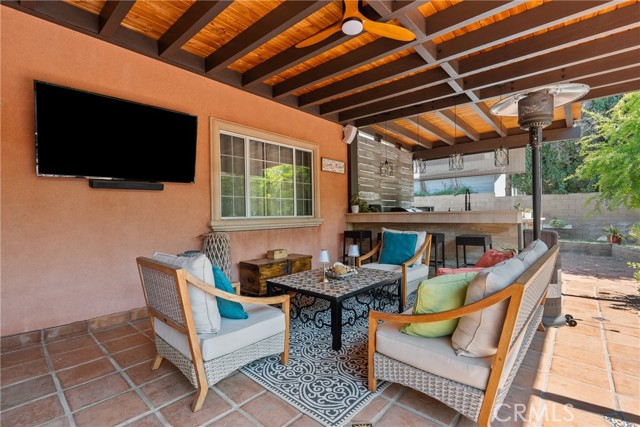 610 S Bel Aire Drive, Burbank CA: https://media.crmls.org/medias/7936986d-5645-4e18-987a-6c7a75e281bd.jpg