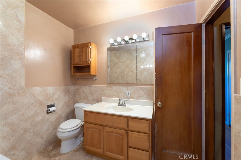 https://media.crmls.org/medias/7937915d-b149-45e4-a083-09a8a3da0577.jpg?preset=X-Large
