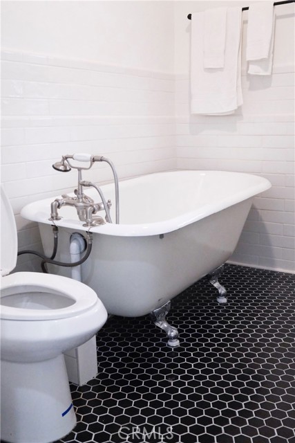 3222 E 10th Street, Long Beach CA: https://media.crmls.org/medias/7938589b-49fd-4251-b2a2-5654ad9f5ea2.jpg