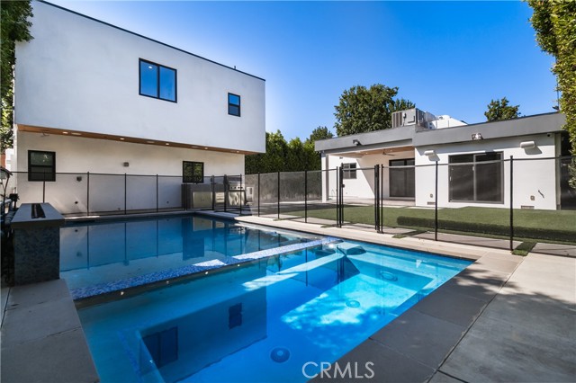 Detail Gallery Image 4 of 47 For 6230 Beeman Ave, North Hollywood,  CA 91606 - 6 Beds | 4/2 Baths