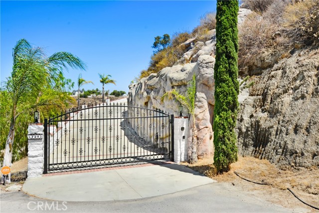 Detail Gallery Image 2 of 53 For 17295 Ridge Canyon Dr, Riverside,  CA 92506 - 4 Beds | 2/1 Baths